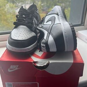 Nike Panda Dunks size 6 women/Gs 4.5
